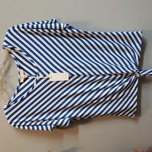 Parker & Quinn NWT short sleeve blue/ivory striped top with knotted hem